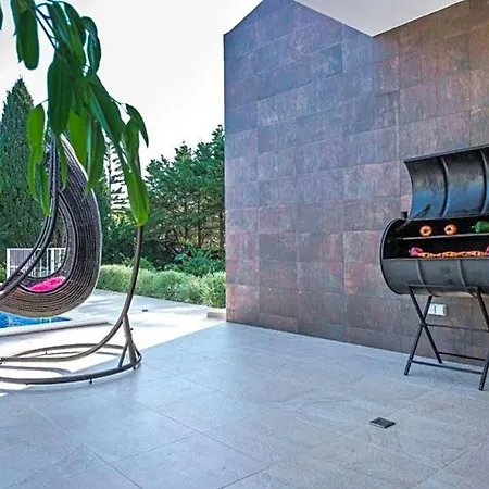 Villa Carvoeiro Sleeps 12 Air Con Wifi *